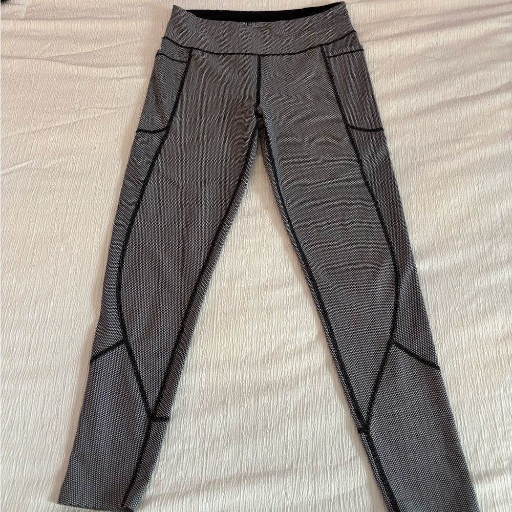 Victoria Secret Black/ White/ Gray Patterned Leggings